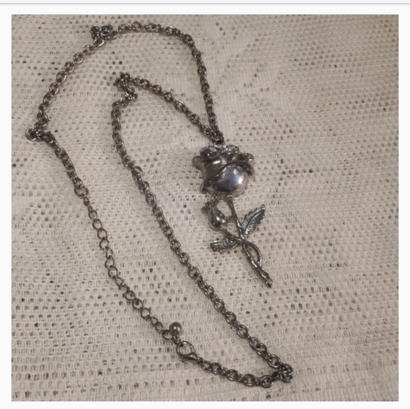 Necklaces & Bracelet - Picture 6 of 10